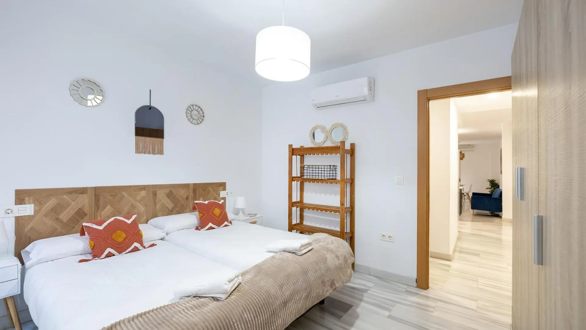 Grace Apartments - 3 Bedroom City Centre Granada Spain