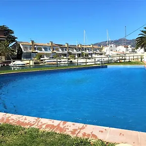 En Con Vistas Al Canal Y Piscina Appartement Roses